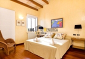 Отдельно стоящий дом с участком на продажу в городе Ciutadella de Menorca Фото