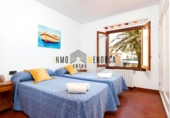 Отдельно стоящий дом с участком на продажу в городе Ciutadella de Menorca Фото