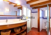 Отдельно стоящий дом с участком на продажу в городе Ciutadella de Menorca Фото