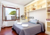 Отдельно стоящий дом с участком на продажу в городе Ciutadella de Menorca Фото