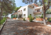 Chalet independiente con terreno en venta en la España, San Juan de Alicante, ref: TR231964 foto