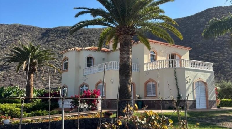 Santa Cruz de Tenerife - Santiago del Teide - 10065m2