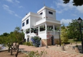 Отдельно стоящий дом с участком на продажу в городе Altea Фото