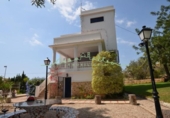 Отдельно стоящий дом с участком на продажу в городе Altea Фото