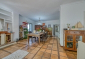 Отдельно стоящий дом с участком на продажу в городе Esporles Фото