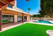 Chalet independiente con terreno en venta en la España, L'Alfàs del Pi, ref: TR171123 foto