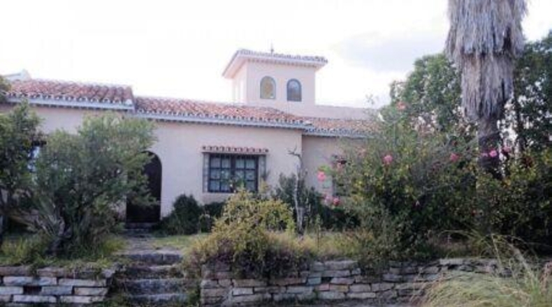 Málaga - Estepona - 10000m2