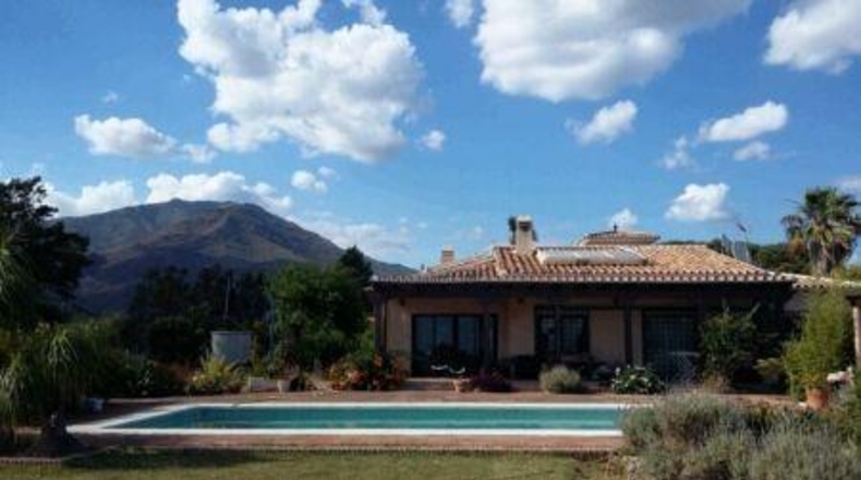 Málaga - Estepona - 10000m2