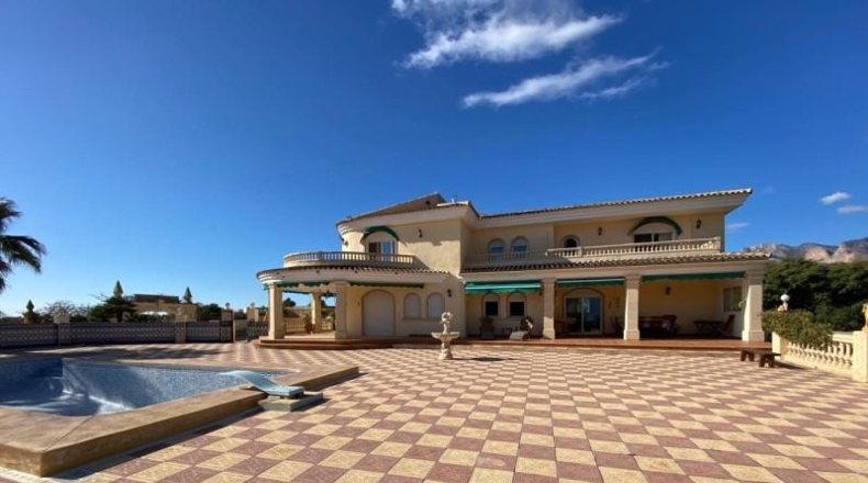 Аликанте - Alfaz del Pi - 16000m2