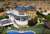 Отдельно стоящий дом с участком на продажу в городе Hondón de las Nieves Фото