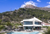 Xalet independent amb terreny en venda a la España, Calp, ref.: TR133188 foto