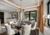 Отдельно стоящий дом с участком на продажу в городе Марбелья Фото