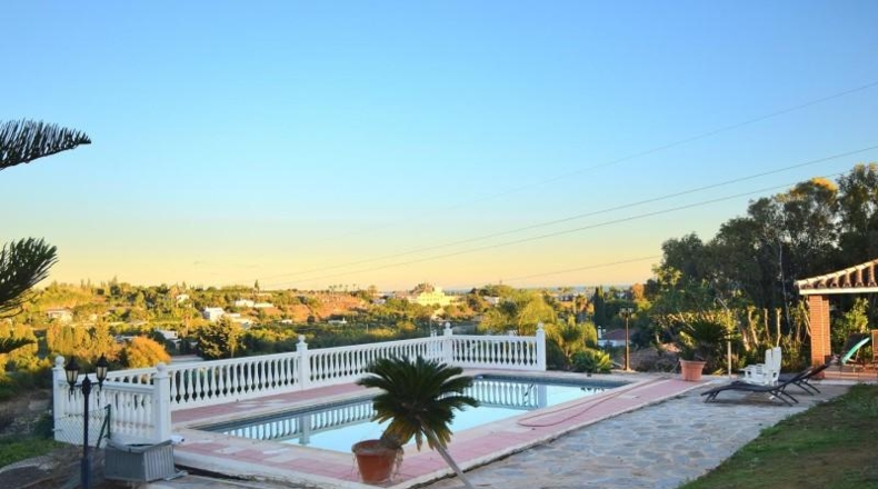 Málaga - Estepona - 10000m2