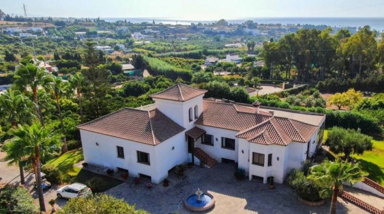 Málaga - Estepona - 10000m2