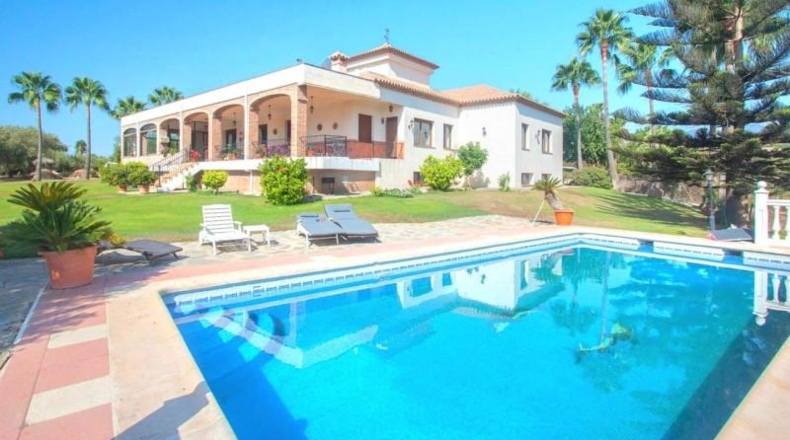 Málaga - Estepona - 10000m2