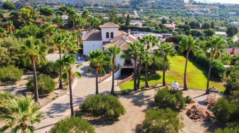 Málaga - Estepona - 10000m2