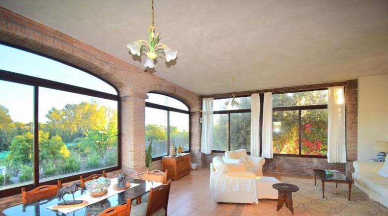 Málaga - Estepona - 10000m2
