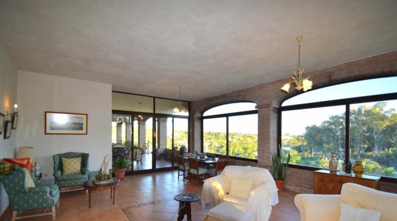 Málaga - Estepona - 10000m2