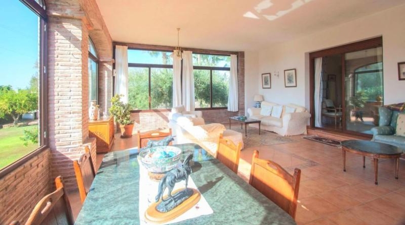 Málaga - Estepona - 10000m2