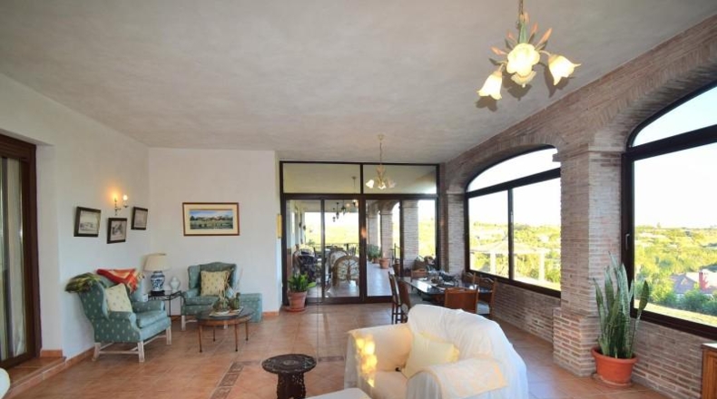 Málaga - Estepona - 10000m2