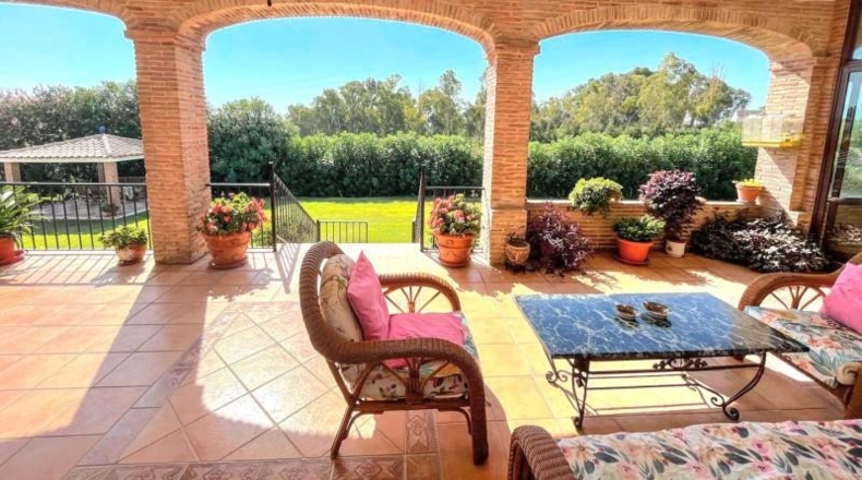 Málaga - Estepona - 10000m2