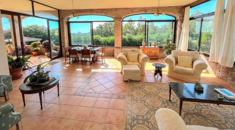 Málaga - Estepona - 10000m2