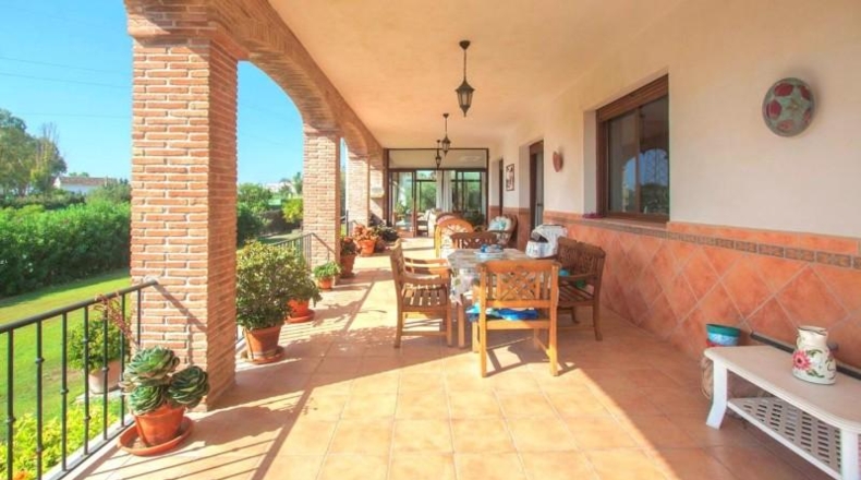 Málaga - Estepona - 10000m2
