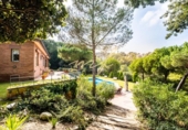 Chalet independiente con terreno en venta en la España, Barcelona, ref: TR330270 foto