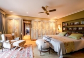 Chalet independiente con terreno en venta en la España, Barcelona, ref: TR330270 foto