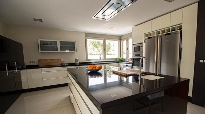 Alicante - Alfaz del Pi - 1400m2