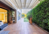 Дом с участком на продажу в городе Esplugues de Llobregat Фото