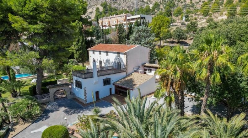 Alicante - Alcoy - 20000m2