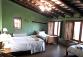 Загородный дом с участком на продажу в городе Vilafranca del Penedès Фото