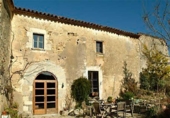 Загородный дом с участком на продажу в городе Vilafranca del Penedès Фото