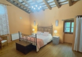 Загородный дом с участком на продажу в городе Vilafranca del Penedès Фото