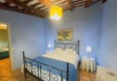 Загородный дом с участком на продажу в городе Vilafranca del Penedès Фото