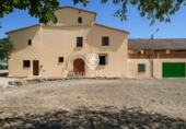Отдельно стоящий дом с участком на продажу в городе Castellet Фото