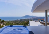 Отдельно стоящий дом с участком на продажу в городе Altea Фото