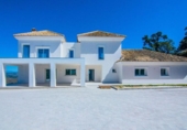 Xalet independent amb terreny en venda a la España, Estepona, ref.: TR147644 foto