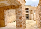 Дом с участком на продажу в городе Cala Santanyí Фото