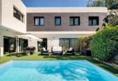 Chalet independiente con terreno en venta en la España, Barcelona, ref: TR164877 foto