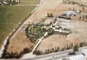Отдельно стоящий дом с участком на продажу в городе Alcalá de Guadaíra Фото
