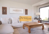 Отдельно стоящий дом с участком на продажу в городе Adeje Фото