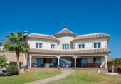 Chalet independiente con terreno en venta en la España, Málaga, ref: TR379072 foto