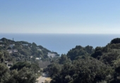 Отдельно стоящий дом с участком на продажу в городе Tossa de Mar Фото