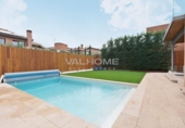 Дом с участком на продажу в городе Sant Cugat del Vallès Фото