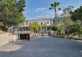 Отдельно стоящий дом с участком на продажу в городе Benalmádena Фото