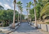Отдельно стоящий дом с участком на продажу в городе Benalmádena Фото