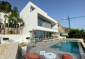 Отдельно стоящий дом с участком на продажу в городе Calpe Фото