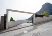 Отдельно стоящий дом с участком на продажу в городе Calpe Фото